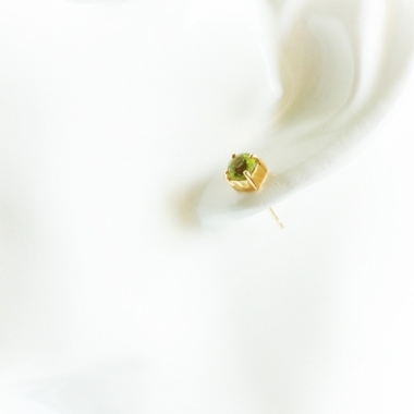 Peridot studs