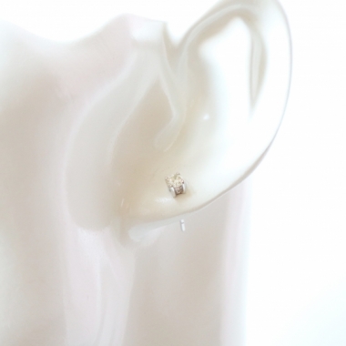 Diamond studs twentyeight