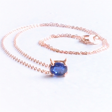 Sapphire-wink v necklace