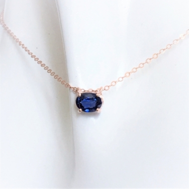 Sapphire-wink v necklace