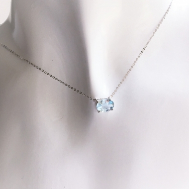 Aquamarine-wink necklace